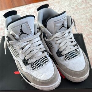 Air Jordan 4 Retro